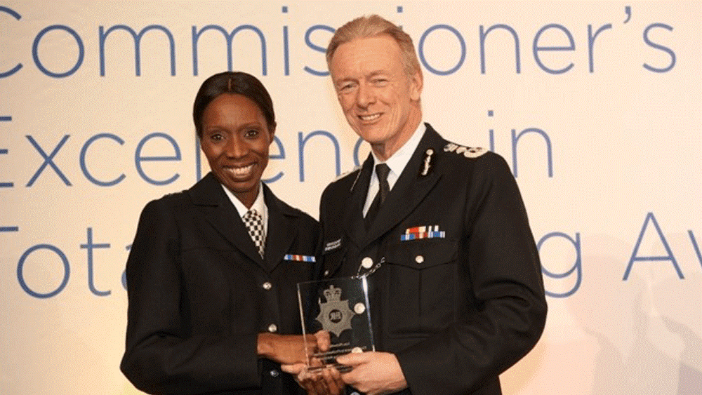 PC Lou Roberts accepting a Commissioner's Excellence Award.